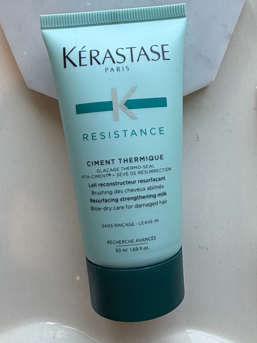 KERASTASE Mini Resistance Heat Protecting Leave In Treatment For Damaged Hair - Picture 2 of 3